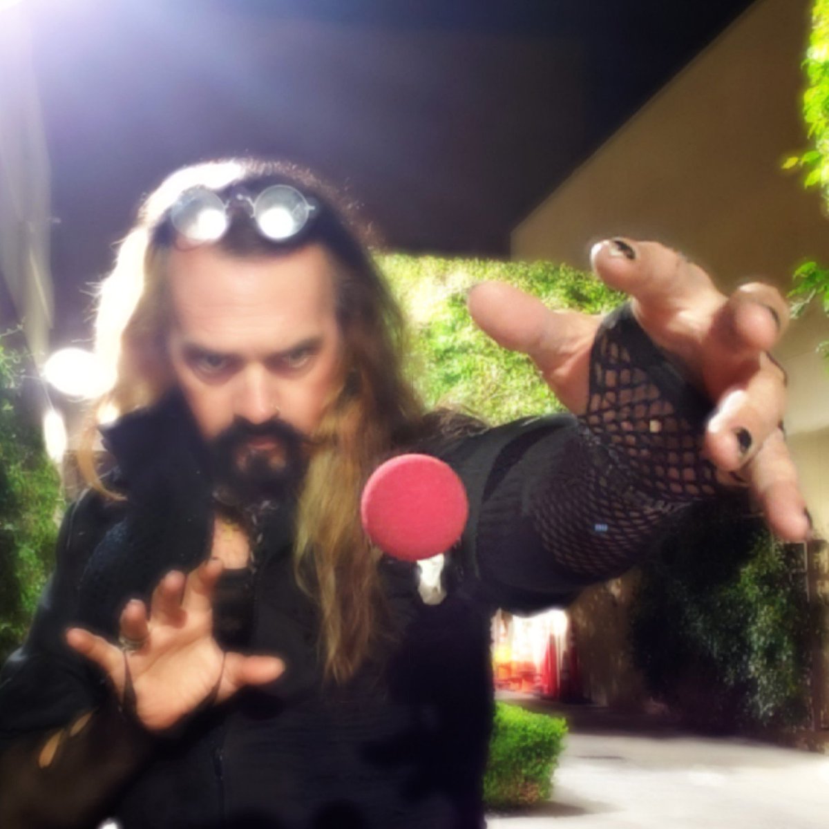 michaelvile's tweet photo. Magicians job- take the lamest tricks..make them epic😜 #spongeball #welevitate #magic #wizardry https://t.co/F9mnma6KPw