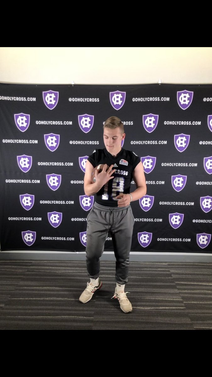collingwood53's tweet photo. Had a amazing day at @HCrossFB today! @coachdc34 @CoachBobChesney @coachtoddgil @CoachMurphHC https://t.co/CNeZx2lv6m