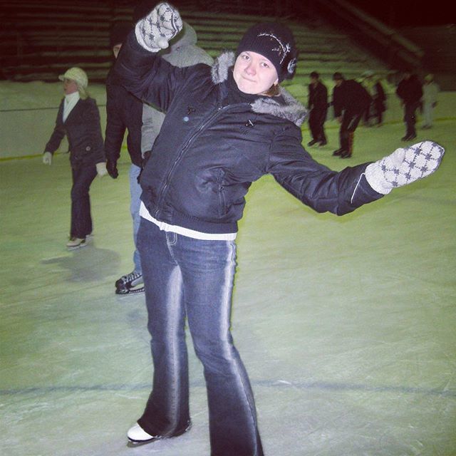 DodinaE's tweet photo. Смотрю на себя и вижу ряд недочетов. Не всё ещё идеально 😂.
.
Ближайший план: тренажерка, мэйк, выступление, начать новый бизнес. .
Коротенько всё. Может, завтра распишу поподробней. https://t.co/cmukJDKQjz https://t.co/MXlaETUlLQ
