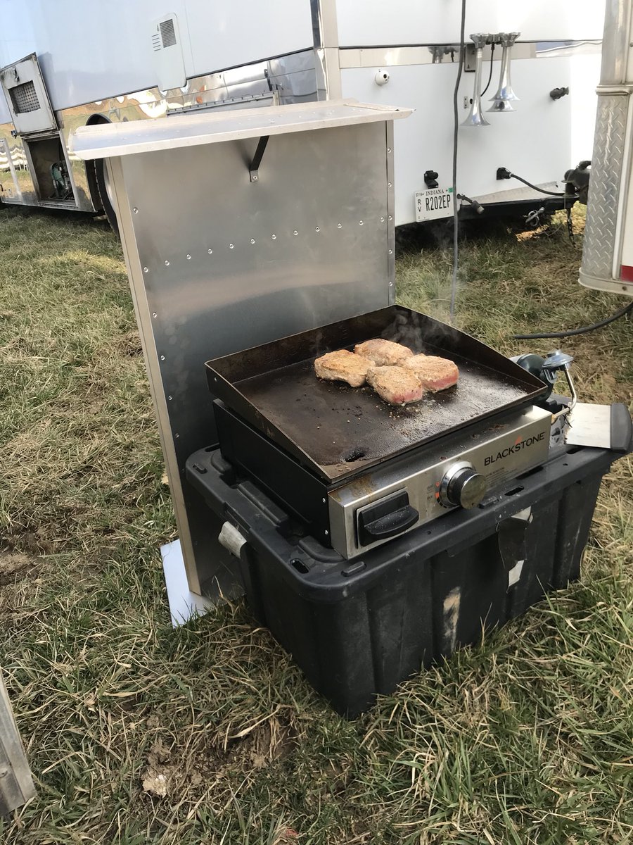 duck47232's tweet photo. Finally found a use for the wings in the trailer #windblock https://t.co/vM0csCPvJB