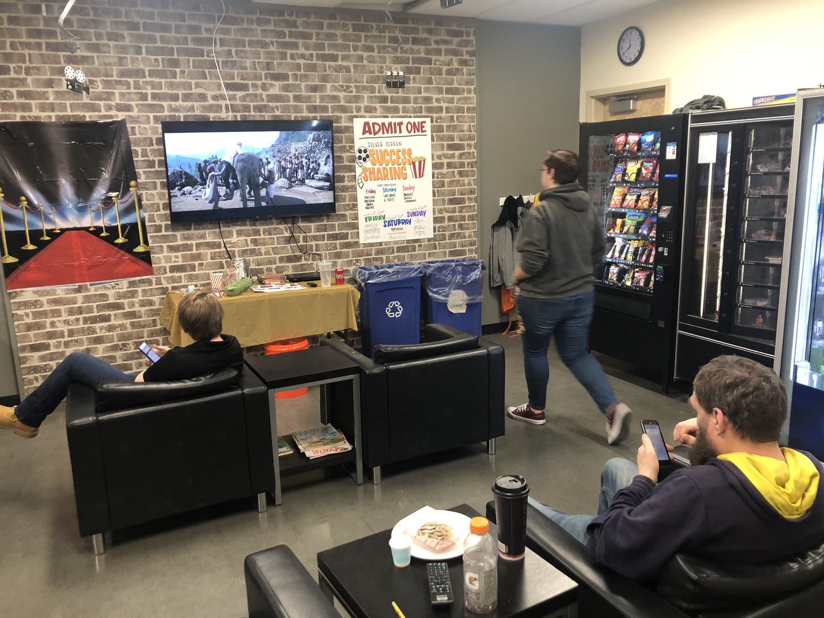 jennlarson12's tweet photo. Day 2 #successsharing Hot dogs, tots and Indiana Jones! Even got some sunshine ☀️@L_Donna82 @bamanda1214 @KayK_Quinn @ElijahJoslyn @tiana_martines @bdesigns03 @TalonHD4010 @JABTHD4010 https://t.co/RVQ1y0PTuN