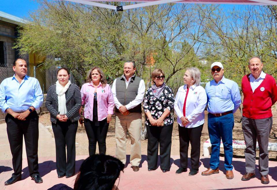 CNOP_CHIHUAHUA's tweet photo. La @CNOP_CHIHUAHUA estuvo presente con los vecinos de la colonia #LuisDonaldoColosio, realizando juegos de lotería, apoyo para lentes, asesoría jurídica, gestión social, defensa personal, atención médica.
#RenovaciónPopular #RenovacionPRI #YoConElPRI #VoyAlPRI https://t.co/GhIR2ztXHX