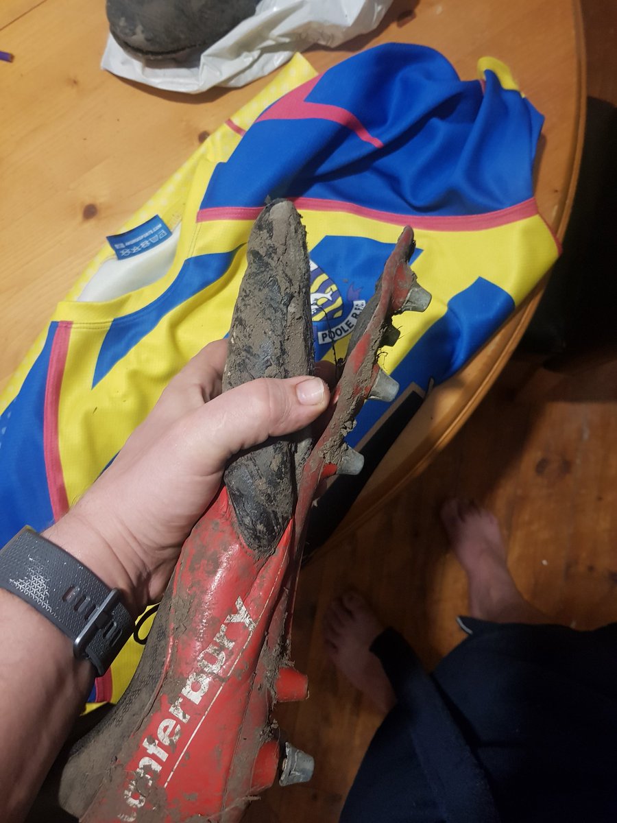 nonnascondiglio's tweet image. With only one game left of the season to see if @Poole_RFC can become Dorset and Wilts III champions my @canterburyNZ rugby boots have failed after only 1 season wearing them. #BootFailure #Canterbury #ChampionsDecider #Rugby #RugbyFamily #PooleRFC #LuckyBoots #AmberAndBlues
