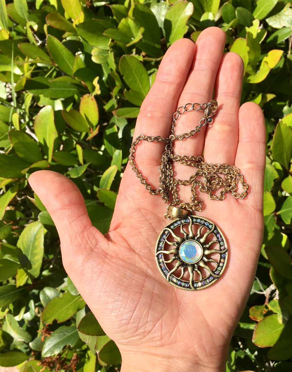 Heatherskiesss's tweet photo. hey lovelies!
🌟new celestial sun necklace available on Etsy or dm me if you are interested.🌟

https://t.co/UfqPPSaE2A

#celestialsun #etsyjewelry #sun #necklace #etsyshop #etsy https://t.co/xSd40J3asg