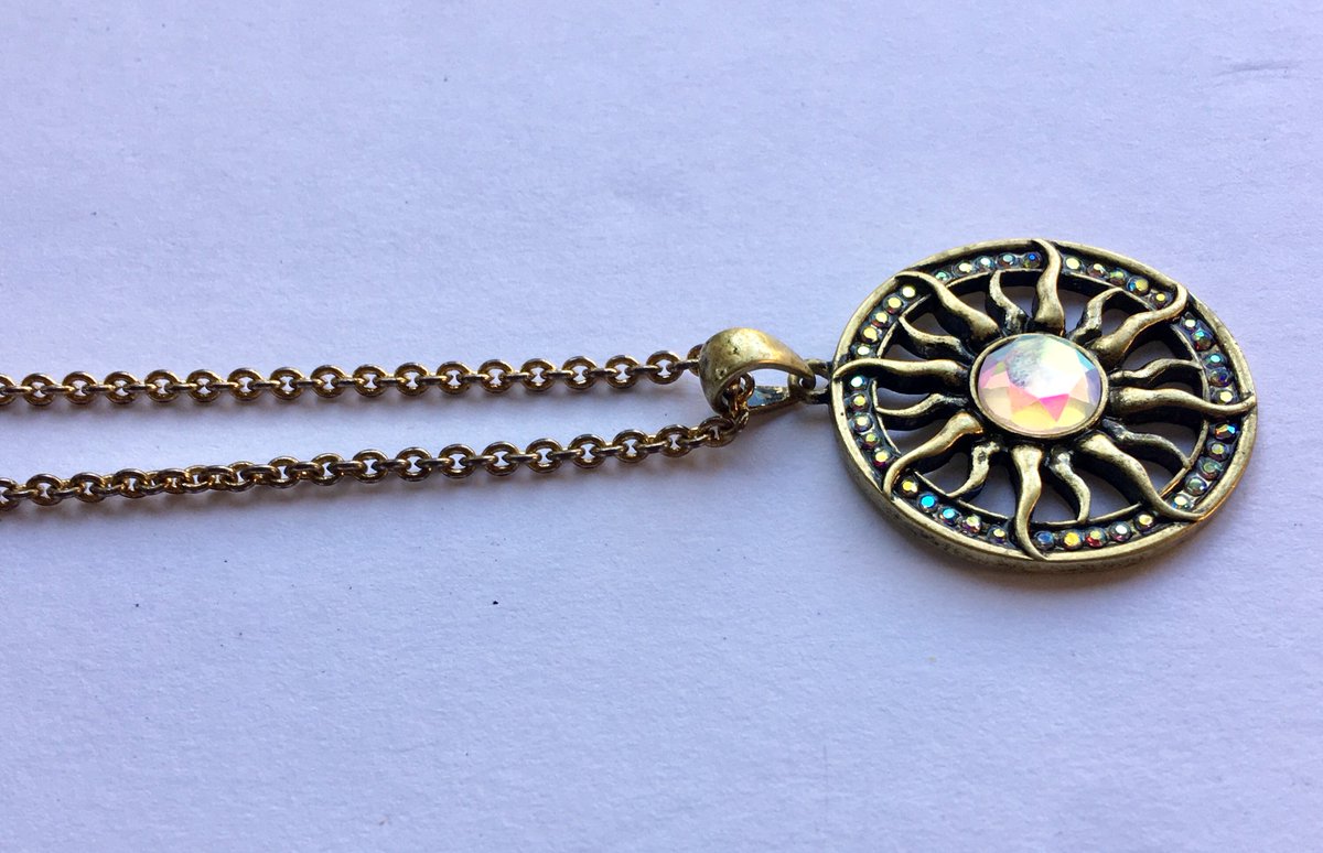 Heatherskiesss's tweet photo. hey lovelies!
🌟new celestial sun necklace available on Etsy or dm me if you are interested.🌟

https://t.co/UfqPPSaE2A

#celestialsun #etsyjewelry #sun #necklace #etsyshop #etsy https://t.co/xSd40J3asg