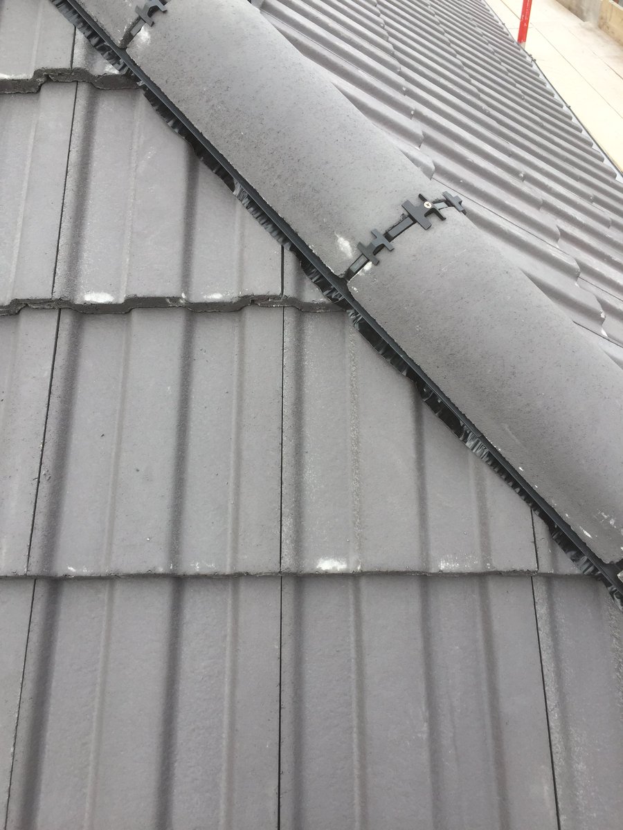 chaplinroofing's tweet photo. Another happy customer @MarleyLtd #LudlowMajor @VELUXGBI #MK04 @freefoam #AnthraciteSmooth @EasyTrimRoofing #RidgeF @Icopal_UK #MonarpermAllZones https://t.co/WpzsQWih4X