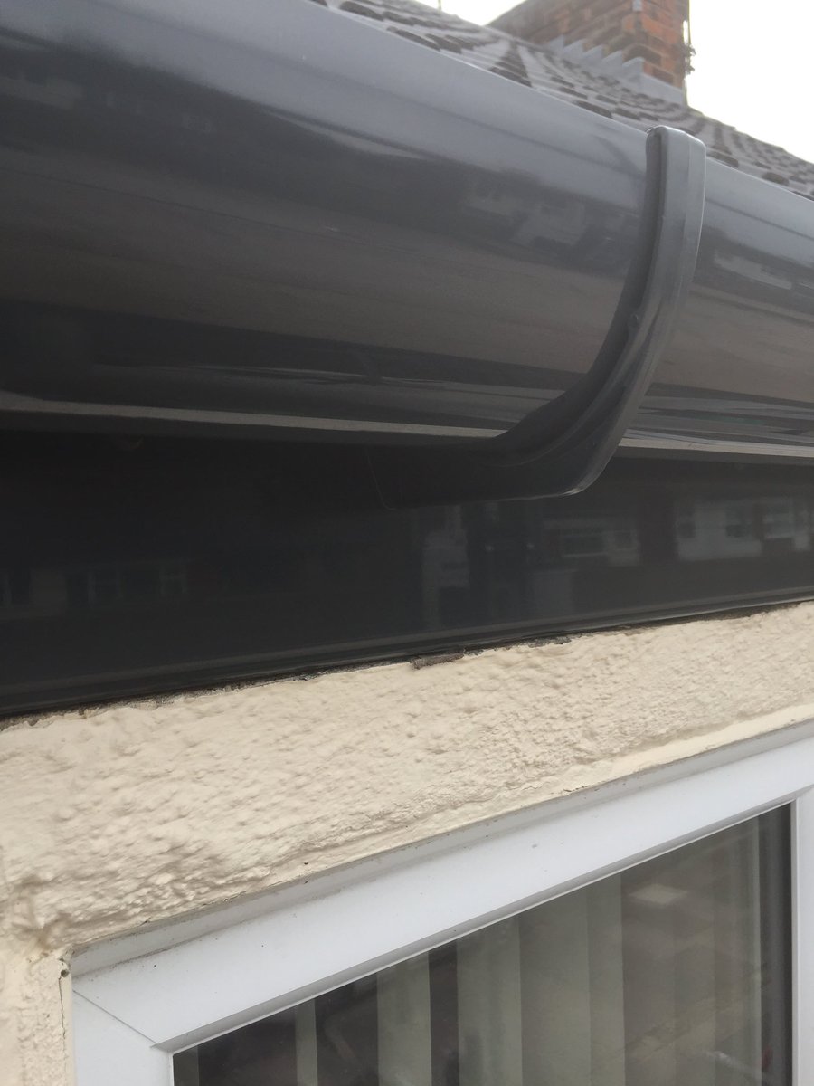 chaplinroofing's tweet photo. Another happy customer @MarleyLtd #LudlowMajor @VELUXGBI #MK04 @freefoam #AnthraciteSmooth @EasyTrimRoofing #RidgeF @Icopal_UK #MonarpermAllZones https://t.co/WpzsQWih4X