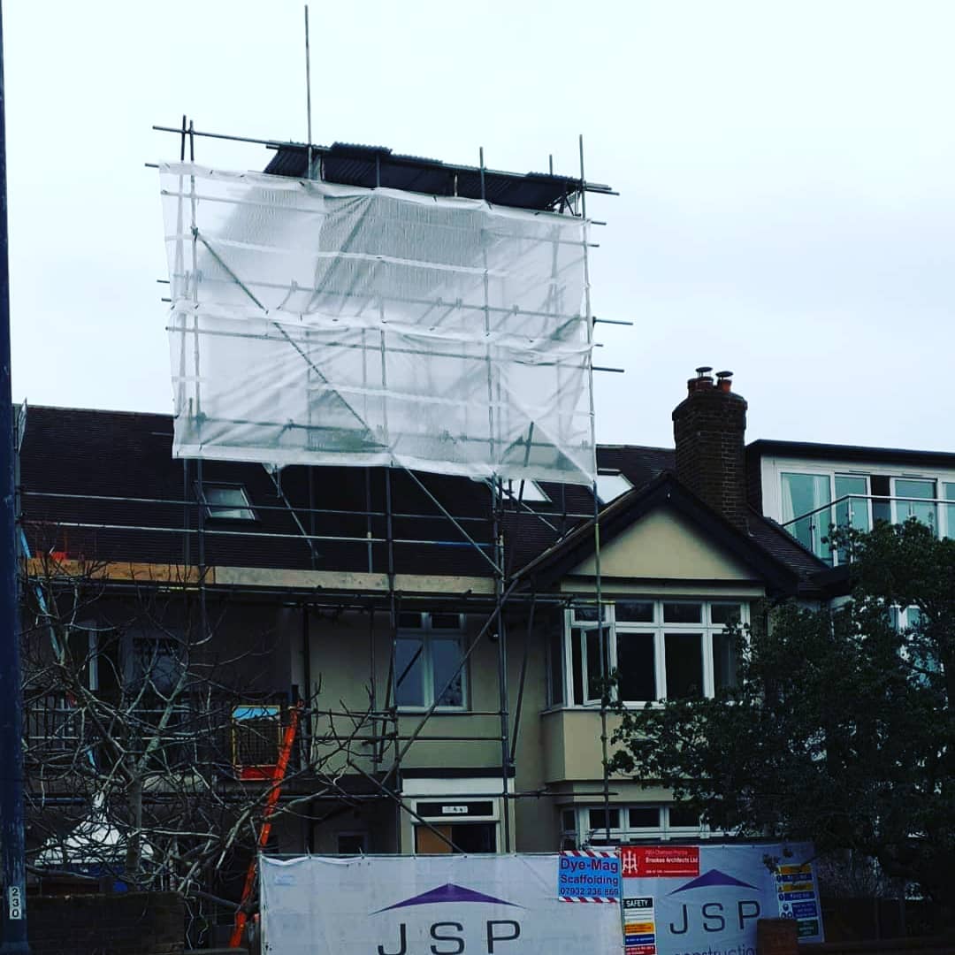 DyeMagScaffLtd's tweet photo. 6mx6m independent with partial temporary roof coverage, for installation of new dormer👍🏻🔧😊
#JSPConstructionLtd
@DyeMagScaffLtd 
Instagram:@dyemagscaffolding #scaffolding #scaffbeezy #scaff4life #roofing #construction https://t.co/9QjU1NnncX