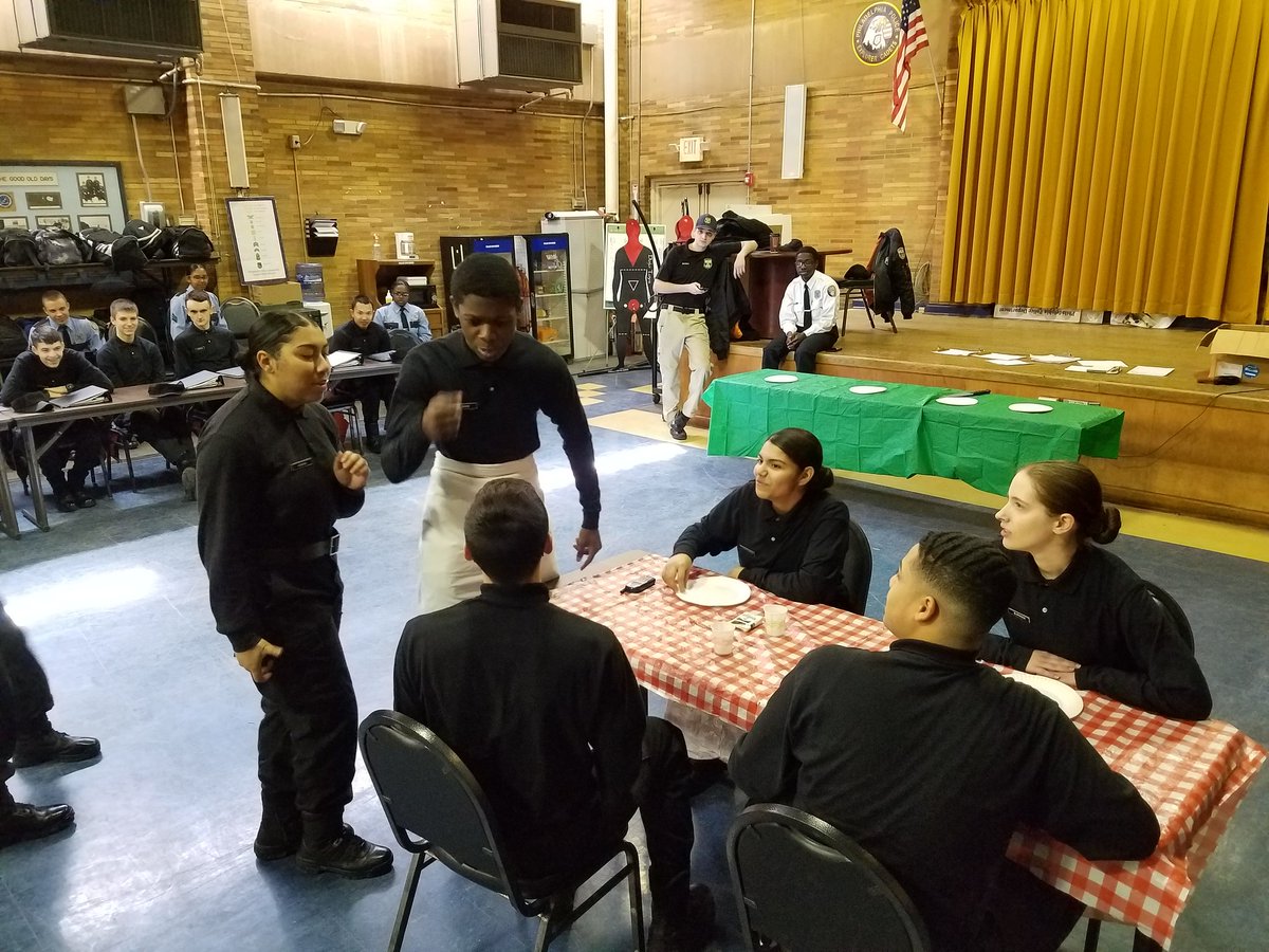 PPDExplorers's tweet photo. "Scene from the Italian Restaurant" 🇮🇹 Teaching our young cadets to deescalate public disturbances in a place of business.....followed by 23 Pizza Pies 🍕 for lunch! ......training is not so bad at times. Mangiare!! @PPDAltoviseLove @PPDVictmSrvcs @PPDMikeDuffy https://t.co/WhXF8AO9x4