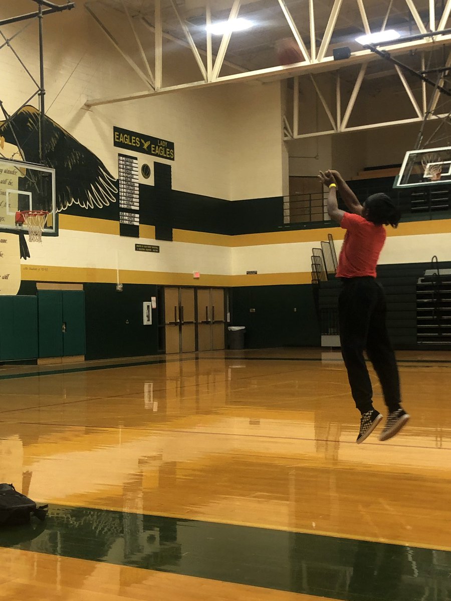 MsJamesKISD's tweet photo. At @KleinForest we work hard and play hard! When our scholars complete their work they can participate in Extra Activities that they actually like...on a SATURDAY! I 💚 my job! @susanmurphy101 #Motivation #namestrengthneed #dance #basketball https://t.co/ttjtFjmym2