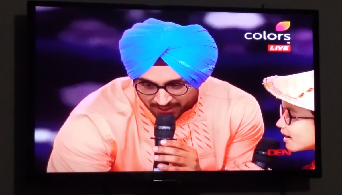 CA_Mansi04's tweet photo. #Gujarativersion of @diljitdosanjh 😍😍
#oupseng 💓= cuteness overloaded
One of the most entertaining episode of #risingstar 💃
@ColorsTV https://t.co/kdogBWbyNf