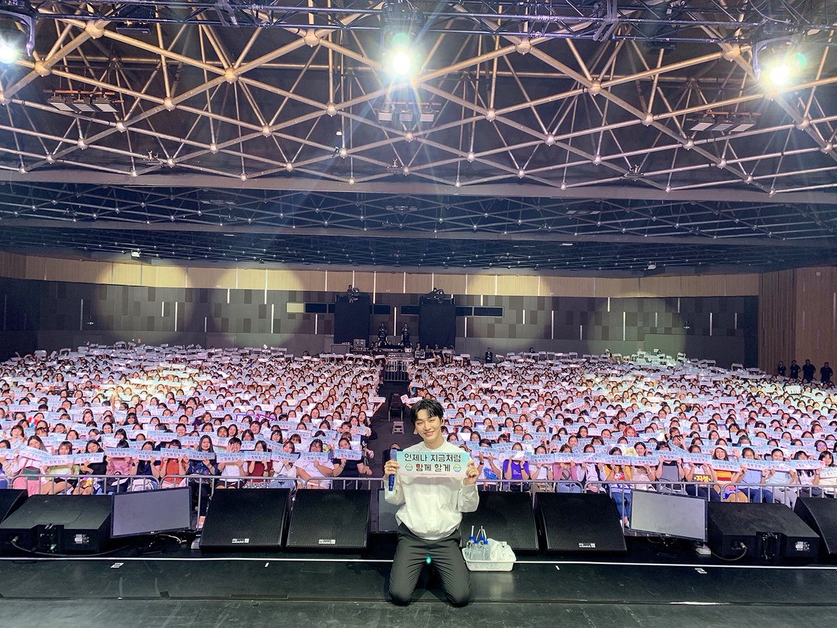 ASIDE_PROJECTTH's tweet photo. "อยู่ด้วยกันเสมอ เหมือนกับในตอนนี้" 
ㅜㅜ💛

#YOONJISUNG1stFANMEETINGinBKK 
#YJSAsideprojectTH https://t.co/ciAvYTtrDL
