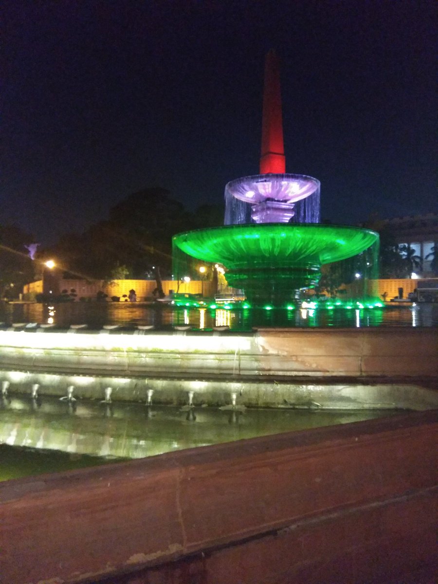 DhongdeSupriya's tweet photo. #Delhi looks magnificent at night
#raisenahills #janapath #india https://t.co/DaWEtU6YK3