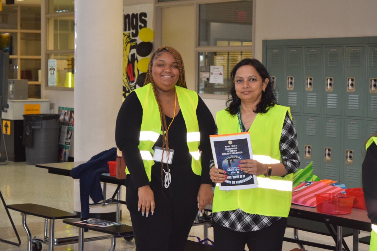 AliefISD's tweet photo. @Alief_Fame Family U Conference Volunteers continues to do an amazing job to ensure everything runs smoothly! Thank you for your dedication and help! #FamilyU2019 https://t.co/zFNm6jkLww