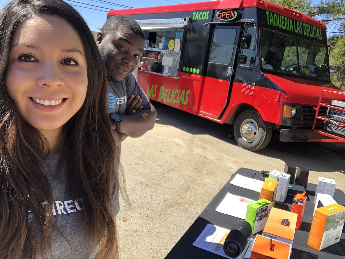 Joknowsbest10's tweet photo. Building relationships = winning #foodtruckevent #winlocal #apexflex @STyayouknowme @Loops_Salazar @AdamMRagab #lasdeliciasfoodtruck #BestTacosEver https://t.co/viKnU3uCj1