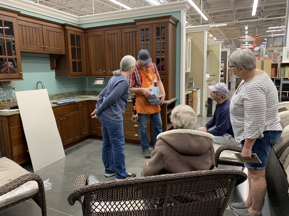 4735Specialty's tweet photo. Jason conducting our tile backsplash DIY class @4735 @BlancaM4735 @JasonBallDM198 @chuckster0198 @thd4735 #teachingourcustomers https://t.co/JdbiqiH92d