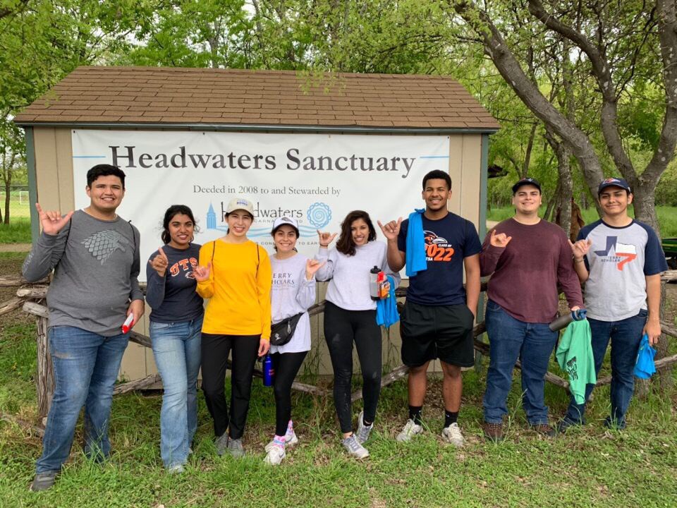 UTSATerrys's tweet photo. Thanks to everyone who came to headwaters sanctuary! It was a lot of hard work, but y’all did great! 😊 #TerryScholars #utsaterryscholars @UTSA @UTSAStuAct @TerryScholars https://t.co/WYkq5OK6DJ