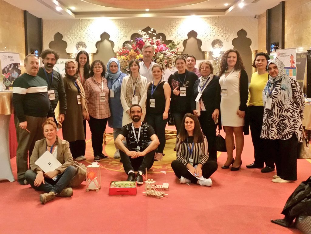 esil38's tweet photo. Eğitimle dertlenen insanlarla bir arada olduk, paylaştıkça mutlu olduk.
#SEMPOK19 
#okeved 
@EceKaraboncuk 
@Okeved2015 https://t.co/LITm0lpigH