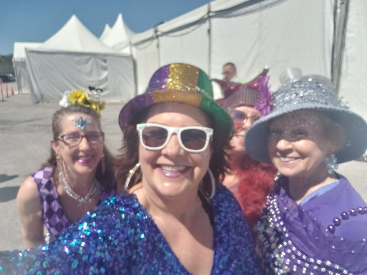 joanncebulski's tweet photo. Beautiful day for band and flowers! #seedandfeed #seedandfeedmarchingabomidable #atlantarocks #actoraccess #atlantaevents #gratefultraveller #joanncebulski #grateful https://t.co/YYPOCAuqfE