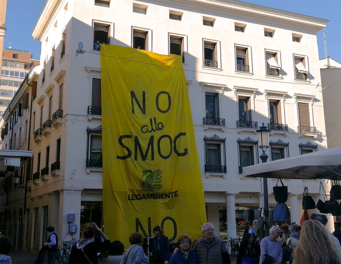 TrenoVerde's tweet photo. No allo Smog! Il Flash Mob[ility] di #TrenoVerde, @legambienteven e @LegambientePad nel centro storico della città! #NoalloSmog #FlashMob #FlashMobility #Padova #Veneto https://t.co/Qv2YkSLpRX