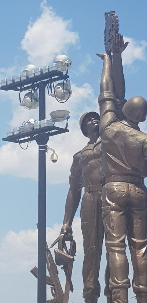 #Congo-#Angola. Le président  #Denis_Sassou_Nguesso en Angola pour la célébration de l'an 30 de la bataille de Cuito Cuanavalé opposant les troupes du MPLA à celles d'Afrique du Sud, avec pour conséquence la fin de l'Apartheid et la libération de #Mandela. <a href="/congosouverain/">Congo Souverain</a>