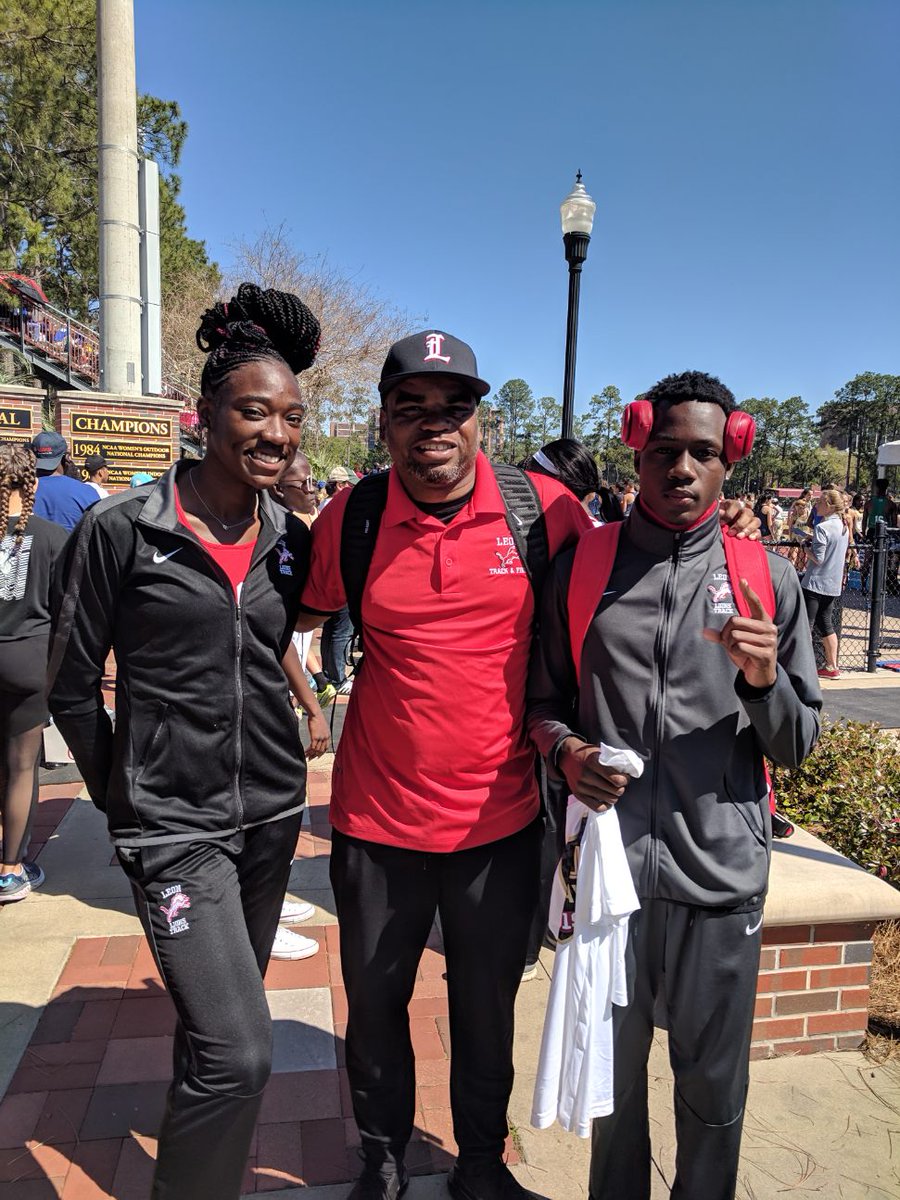 Congrats goes out to our Leon High and Zoom athletes Nadia Collins (5.84m) and Curtis Williams (7.33m and NEW meet record holder) for securing the win at today's #FSURelays in the long jump. Not bad for two sophomores !

#ZoomStrong #JumpSquad