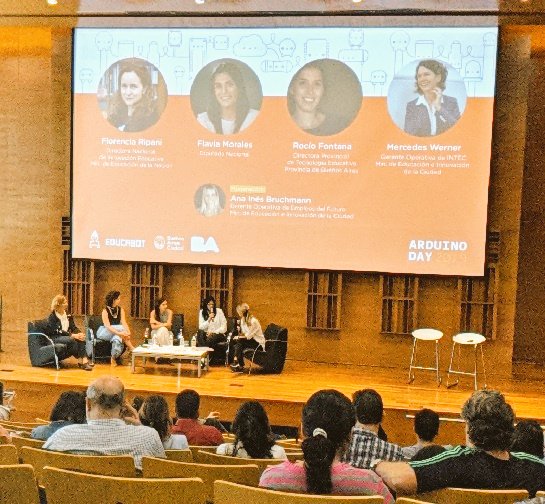 Panel de gobierno y educación. Políticas públicas de Robótica y pensamiento computacional.

#arduinoday <a href="/ccdelaciencia/">Centro Cultural de la Ciencia</a>
<a href="/fripani/">M. Florencia Ripani</a> <a href="/mekiwerner/">Meki Werner</a> <a href="/flalomorales/">Flavia</a> <a href="/rocio_fonta/">Rocío Fontana</a>
