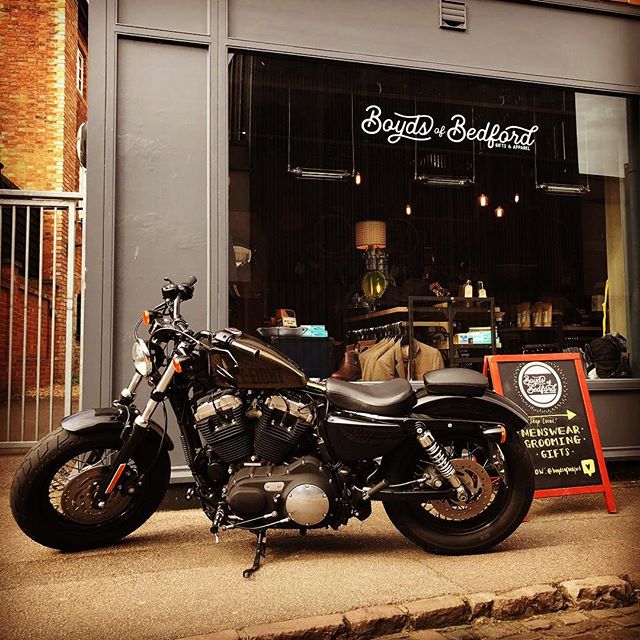 boydsofbedford's tweet photo. Iain called by on his sweet @harleydavidson Forty-Eight and picket up a pair of @goldtopengland gloves. We hope he will join us at our bike meet on the 7th of April!
#harley #motostyle #boydsofbedford #harleydavidson #fortyeight #harleyfortyeight…
📸 https://t.co/gvFruDQocB https://t.co/7LVW7pRK0H