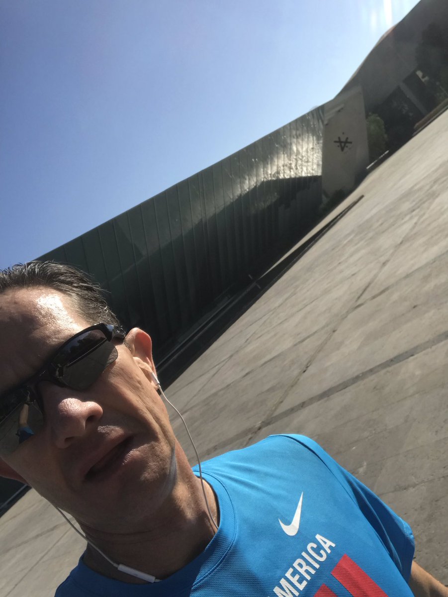 gigioorva's tweet photo. Semana muy intensa 😓, seguimos mejorando día a día, hoy CU, una foto en el @muac_unam #CorrerComoFormadeVida #NVPRunningClub #Run4Peace @NVPMexico https://t.co/cmuHK1UIpS