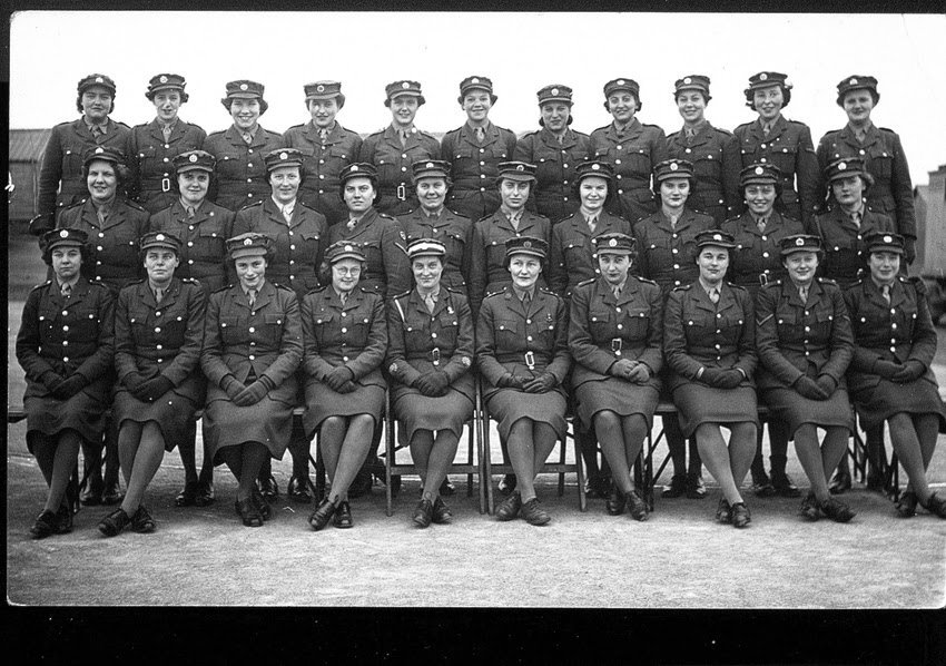 SirWatson_Watt's tweet photo. Remembering The British Women Who Were To Be The First To Track A Rocket By Radar. 
https://t.co/zBHRcIp3FS https://t.co/QkiCxsr792