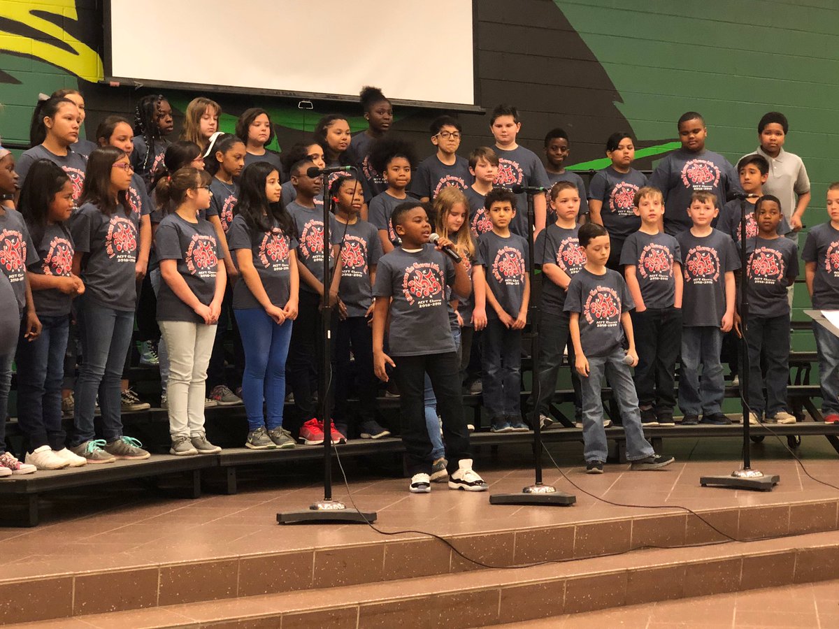 mrsshier_sstars's tweet photo. Got to spend time with some of the best chorus students in the world at #DiscoverBirdville at BHS! Awesome job and I even got to see a couple of my favorite former chorus kids who are now rocking middle school #WeAreBirdvilleISD #ACFTmusic #ACFTchorus #BirdvilleLearns https://t.co/IsiFIi6FeP