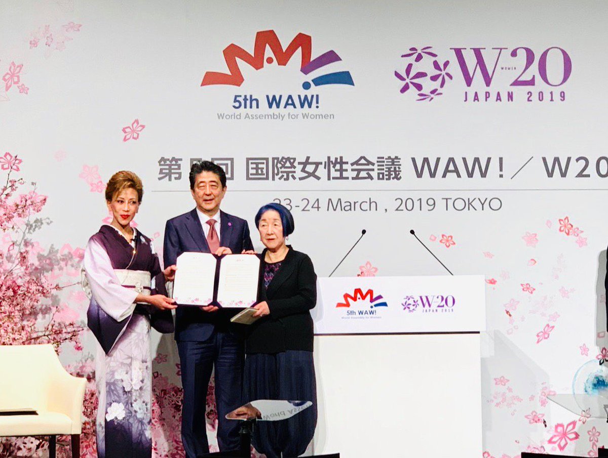 #Tokyo Yoko Meguro & Haruno Yoshida, co-chair of #W20Japan, give #W20 communiqué containing recommendations for the promotion of gender equality in #G20 countries to Prime Minister @abeshinzo. cc @WAW_Japan #W20Summit #W20Japan #WAW_Japan #GenderEquality #JamaisSansElles