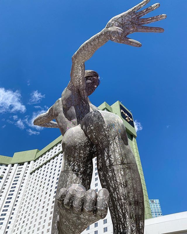 shannonentin's tweet photo. The Bliss Dance sculpture represents the strength of a woman when she feels safe and present in the moment. ❤️ #TheParkLVTour #MGMAmbassador @theparkvegas @mgmresortsintl #sponsored #lasvegas #art #sculpture #womenempowerment #womeninspiringwomen #thepar… https://t.co/J5BuPa1Hqf https://t.co/BhkpEquc23