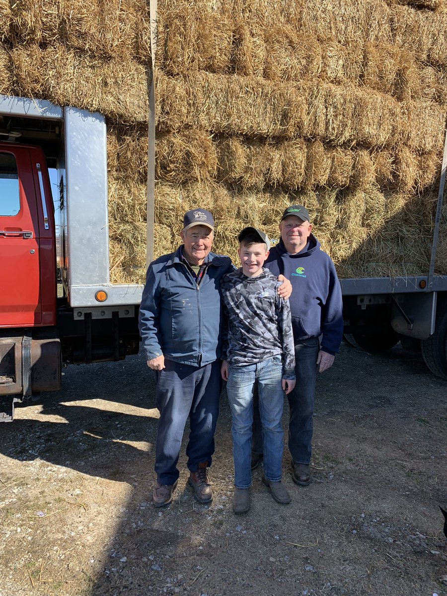 BenBlosser's tweet photo. Loaded straw this morning. The buyer on the left 84 years old. My father on right 74 years old and my son 12 years old the 4th generation to load for same buyer. #ohioag #Kentuckyag #straw18 https://t.co/lGZxA1P6mW