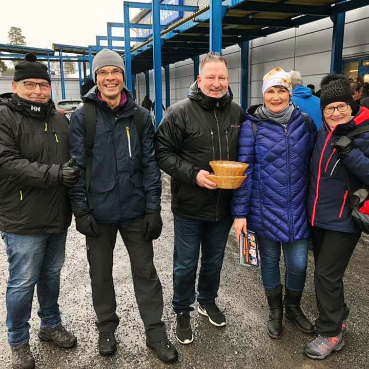 RippePj's tweet photo. Kiitos Alajärvi, otitte minut erittäin lämpimästi vastaan ja annoitte voimaa jatkokampanjaan. Oli hienoa tavata paljon vanhoja ja uusia tuttuja, tästä on ilo jatkaa.
Tänään vielä jäähallilla kiekkoturnauksessa ja illan päätteeksi Alvariinin Sporttibileissä!
#alajärvi #alvariini https://t.co/k9BnYEOhCV