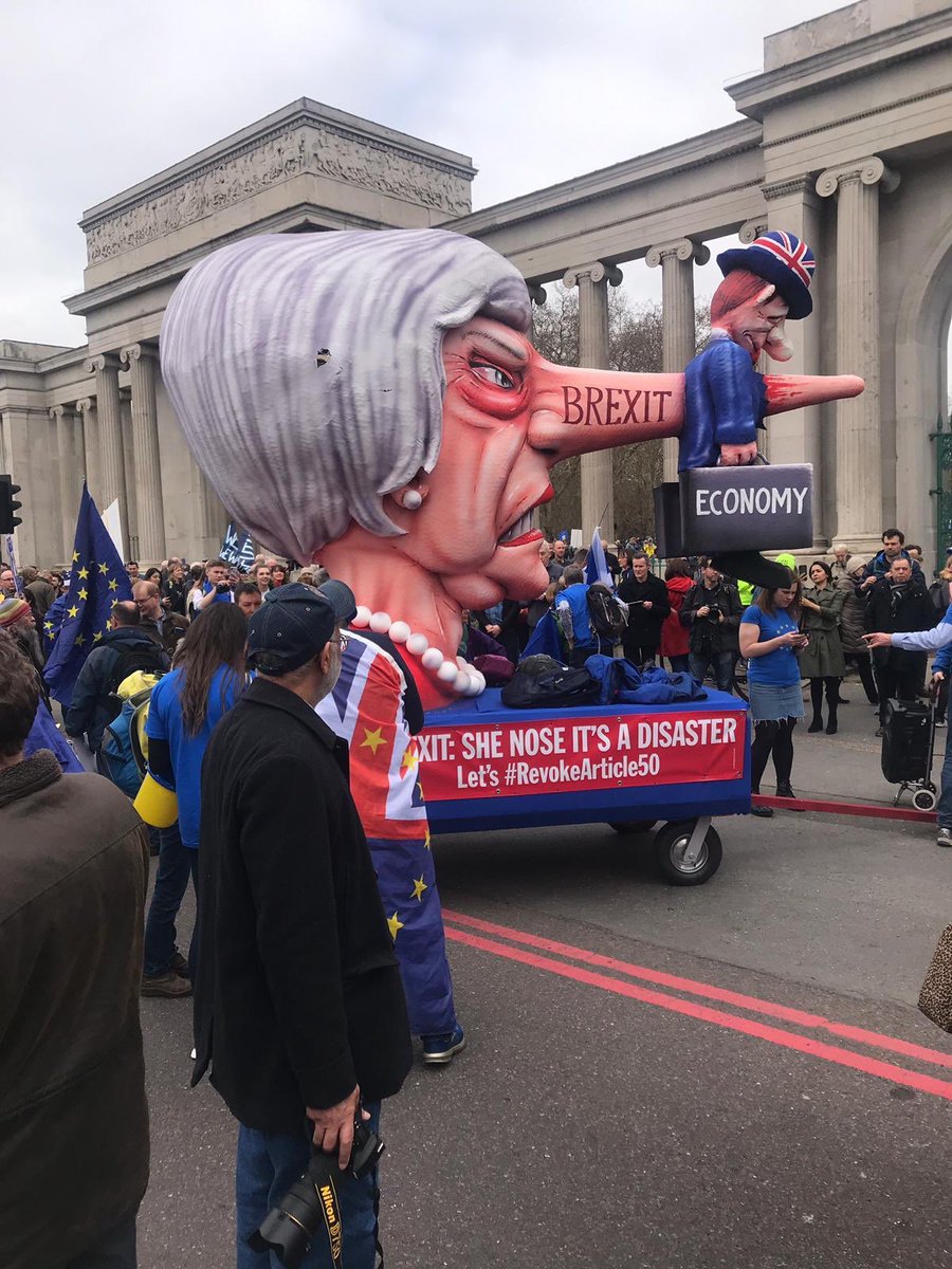 Marching on the streets of #london with 1 million people. Enough of this #Brexit mess 

#PeoplesMarch #PutitothePeople #PeopesVoteMarch