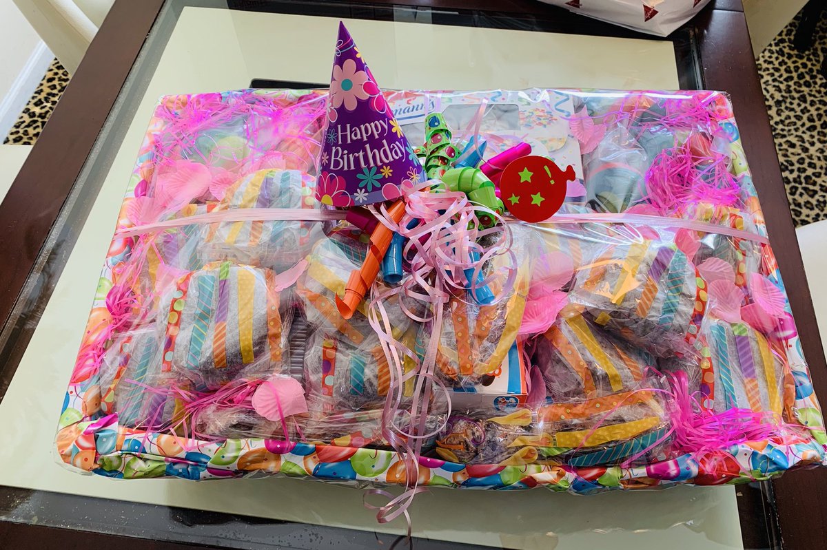 BobbyDoTube's tweet photo. Why not surprise someone for their birthday with a Taste of NYC by Do NY Baskets? DM for more information #birthdaygift #baskets #gifts #custombaskets #rainbowbagels #giftideas #birthdaybaskets #birthdaygirl #birthdayboy https://t.co/EwzoQK0Fex