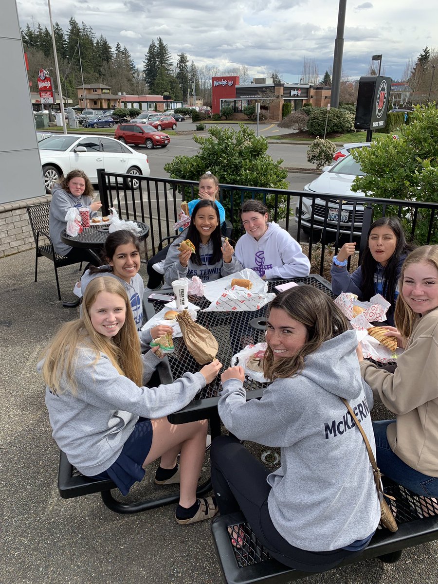 BPSGirlsTennis's tweet photo. Var squa takes on Vancouver 😤🎾 here's some fun pics of how the trip is going so far #tennisparadise#catz https://t.co/pVx7LeyaAX