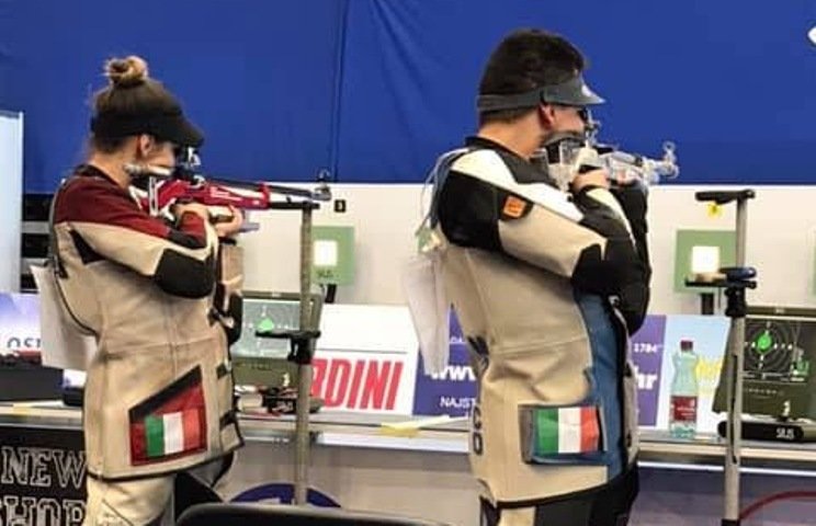 giomalago's tweet photo. Grande giornata per il Tiro a Segno azzurro ai Campionati Europei 10 metri di #Osijek. Splendido argento nella gara mista di carabina con Petra #Zublasing e Marco #Suppini e bronzo di Giuseppe #Giordano nella pistola ad aria compressa. Bravi ragazzi!๐ฎ๐น #ItaliaTeam @uits_sport https://t.co/QBG0jcunvv