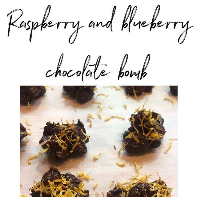•Raspberry and Blueberry Chocolate Bomb• A perfect pick me up with your lunch! ift.tt/2UNDonA