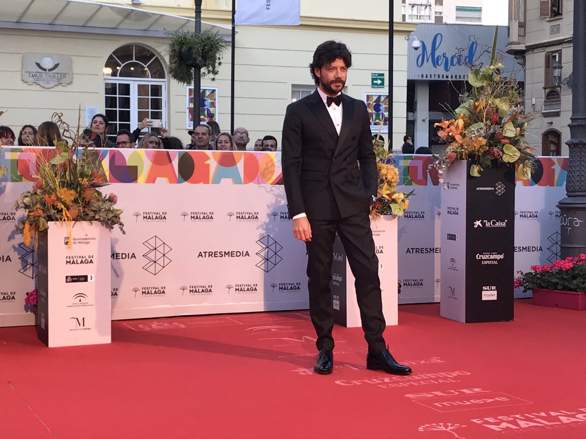 ✨Hoy no se podrían perder la alfombra roja Alvaro Morte @AlvaroMorte, Hugo  Silva @HugoSilvaOfic, Mireia Oriol @Musthaveblog y David Solans  @davidsolans96