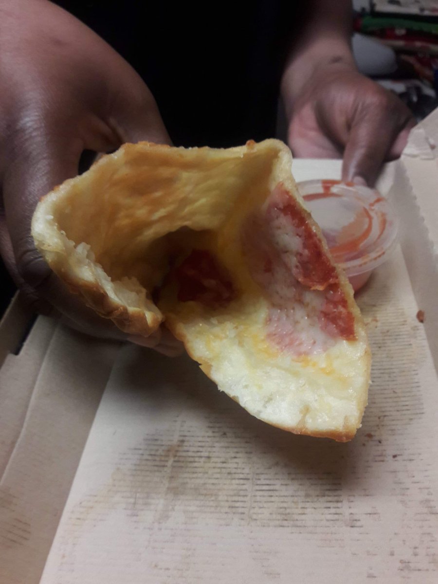 DAhnaTomlinson's tweet image. @pizzahut #pzone? More like Flatzone! I understand there is only 2 things in this, but when you show a commercial with this and you get that, it&apos;s rather dissappointing. What a harsh reality 😮😣😭 #pizzahut