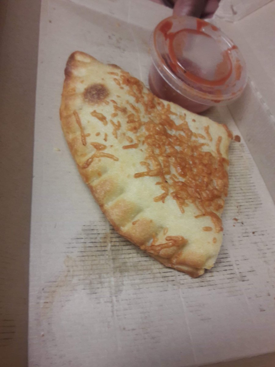 DAhnaTomlinson's tweet image. @pizzahut #pzone? More like Flatzone! I understand there is only 2 things in this, but when you show a commercial with this and you get that, it&apos;s rather dissappointing. What a harsh reality 😮😣😭 #pizzahut