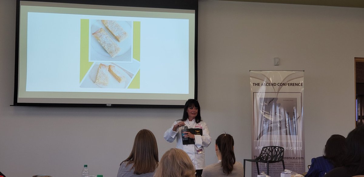 WSRapport's tweet photo. Mama Giglio telling is all about the trek to her delicious wares at #Ascend2019 #PositionedHigher @JoynicoleM @sporing @LatriciaClariss @IT4PC @theshiftnetwork https://t.co/StrcpsObd9
