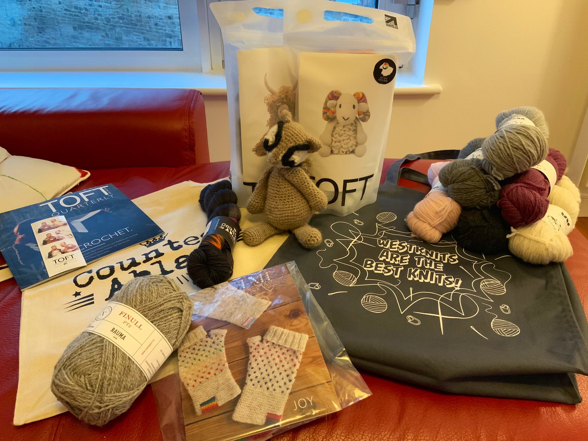 welsh_tenor's tweet photo. Noel grabbed quite the haul at @EdinYarnFest today including some lovely goods from #countessablaze, @toft_uk, @ysolda and @Westknits! Lots of new projects to work on! #ediyarnfest2019 #edinyarnfest2019 #eyf2019 #knittingstash #crochetstash #malekniting #malecrochet https://t.co/QXvsNeUum4