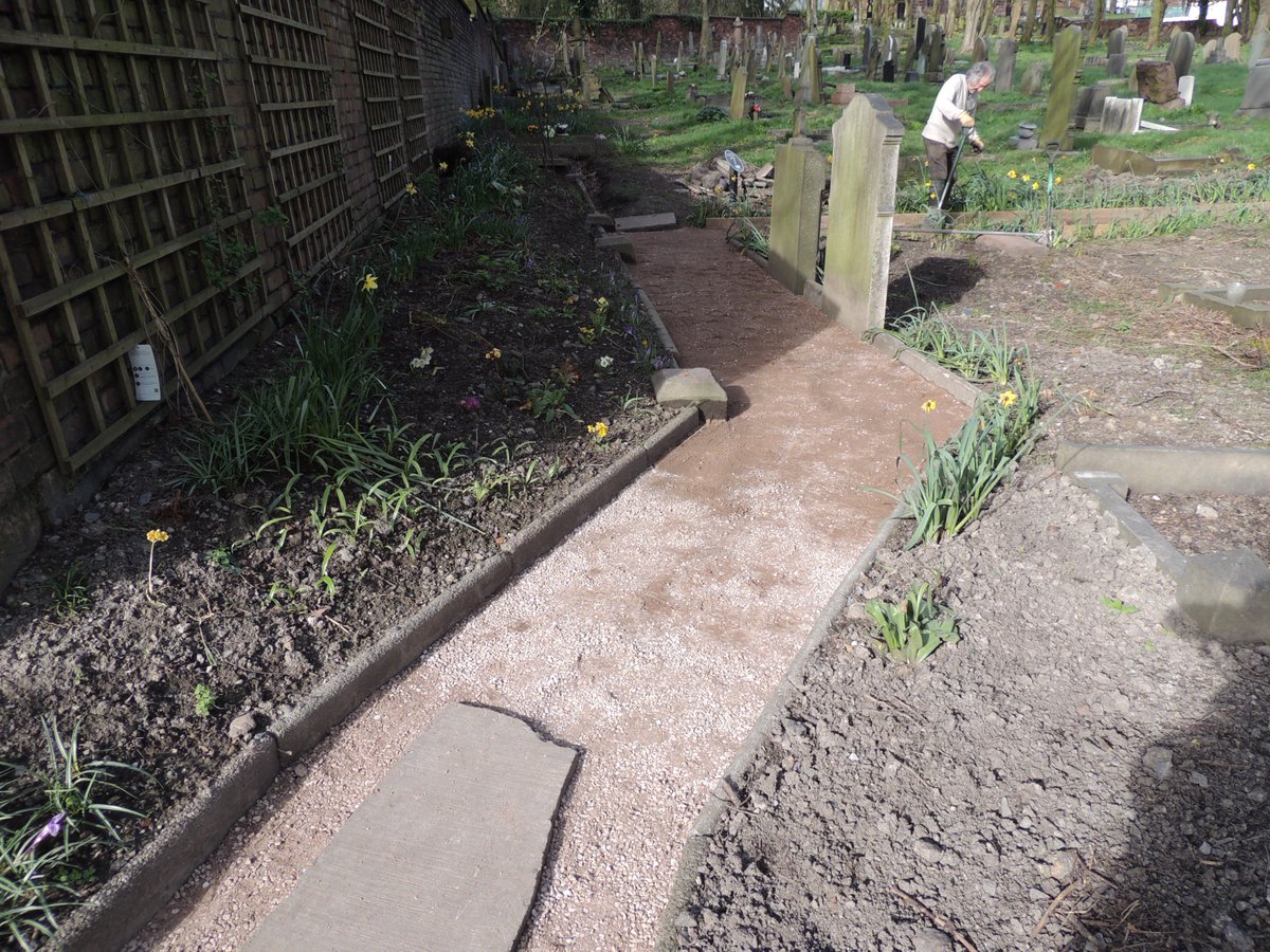 FriendsofFOPCC's tweet image. The Cross Walk path has had sand/stone to level it off before we put the membrane down.  Churchyard is looking great with the daffodils and tulips in bloom.  A very successful afternoon in God's little acre.  Well done FOPCC