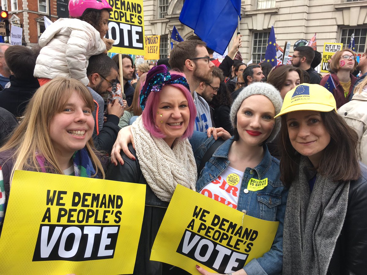 MissCEJames's tweet photo. 🇬🇧❤️🇪🇺 #PeoplesVoteMarch #PutItToThePeople #BollocksToBrexit https://t.co/cseUHfCstN