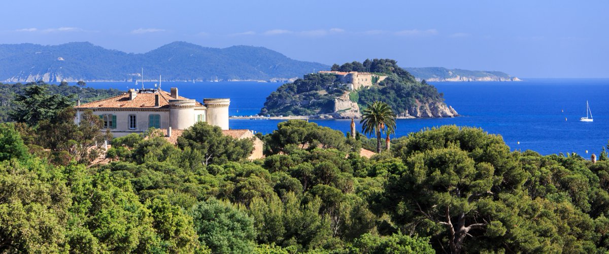 WineEnthusiast's tweet photo. Take in the views and learn all about the wines from the diverse appellations of Provence; Coteaux d’Aix en Provence, Coteaux Varois en Provence and Cotes de Provence. https://t.co/2XOgNnYl2Q [Sponsored by @winesofprovence] https://t.co/lKS0RvC6He