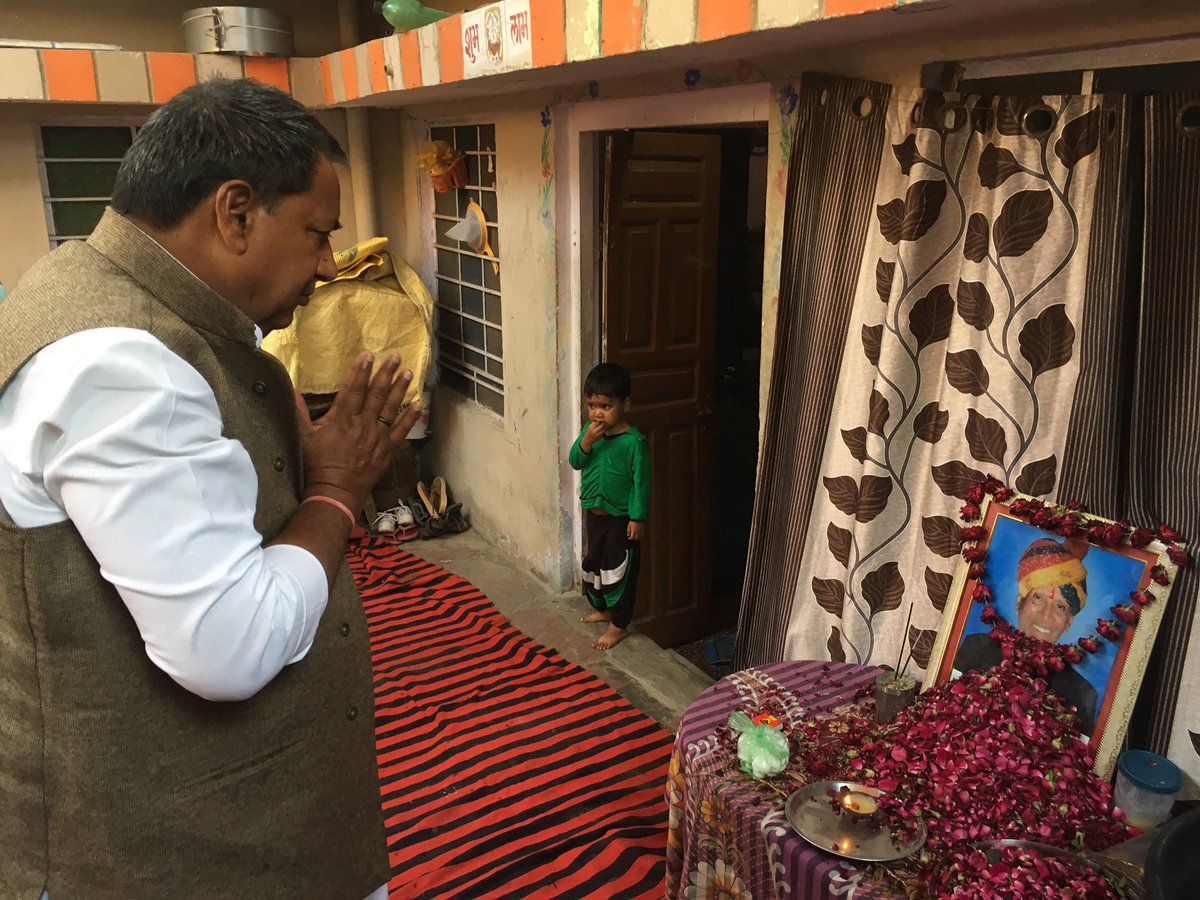 GurjarMla's tweet photo. भारतीय जनता पार्टी के वरिष्ठ कार्यकर्ता मवासी राम बिजोरिया का 20 मार्च को स्वर्गवास हो गया था।
23 मार्च को शाम 4 बजे स्वर्गीय मवासी राम जी के निवास पर पहुँचकर शोककुल परिवार को ढाढ़स बँधाया।
स्वर्गीय मवासी राम के चित्र पटल पर पुष्प अर्पित कर श्रदांजलि दी।
@VasundharaBJP https://t.co/KTwhgLDu9Y