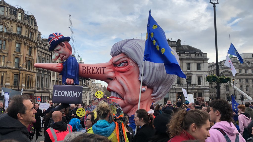 TheRewindersPRJ's tweet photo. #PeoplesMarch #PutitothePeopleMarch #Brexit https://t.co/cbtAUpHSd8